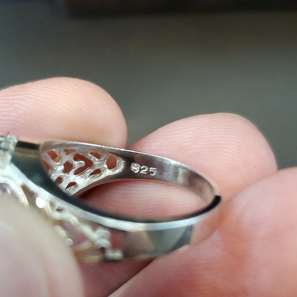 Size 7 925 Sterling Silver Brilliant Clear Cubic Zirconia Gem Ring - Picture 5 of 8